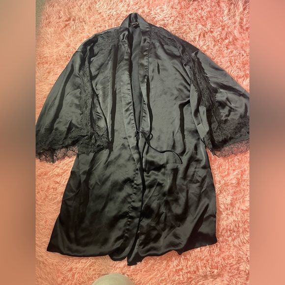 Victoria's Secret Other - Victorias Secret Robe Womens Size M/L Black Open Front Lace Cuffs Hem Trim